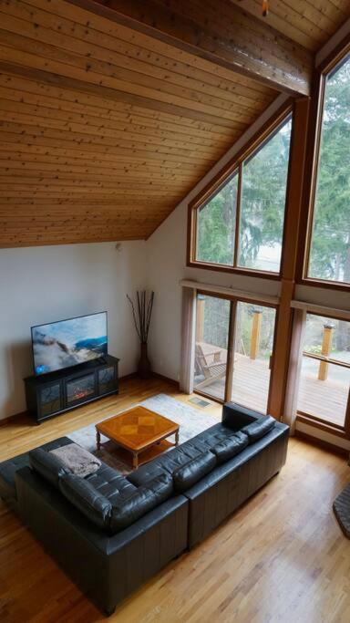 Chalet Style Cottage Near Shawnigan Lake Zewnętrze zdjęcie