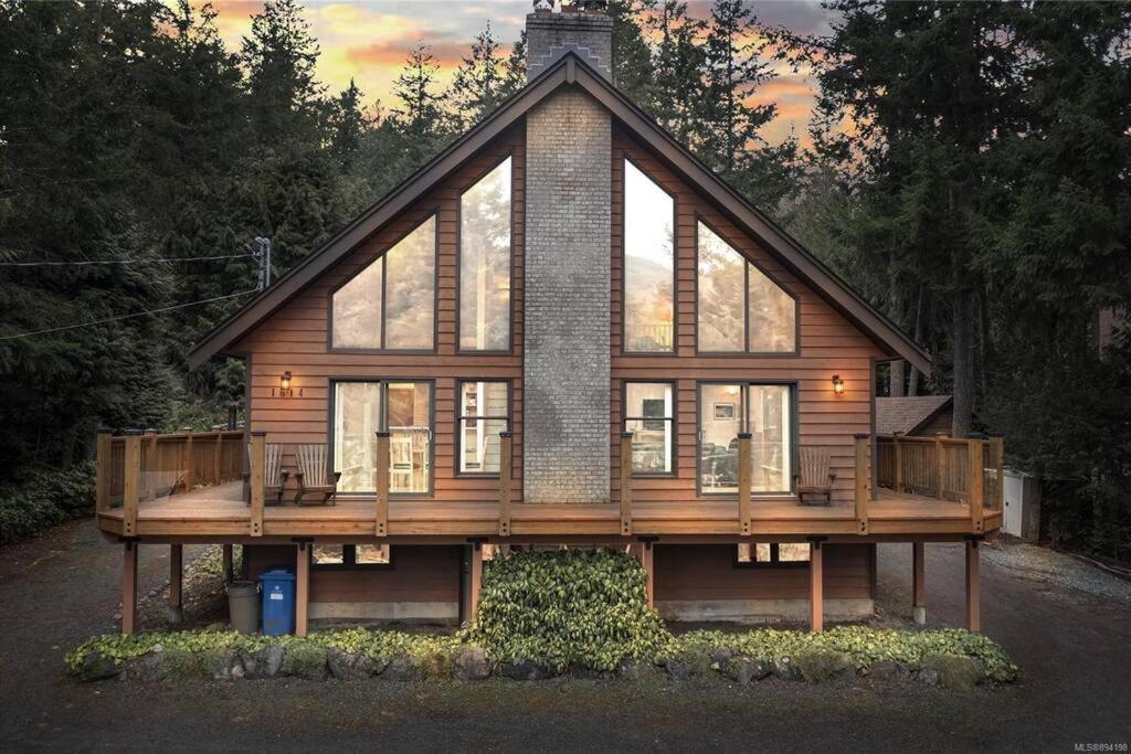 Chalet Style Cottage Near Shawnigan Lake Zewnętrze zdjęcie