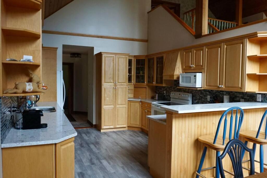 Chalet Style Cottage Near Shawnigan Lake Zewnętrze zdjęcie