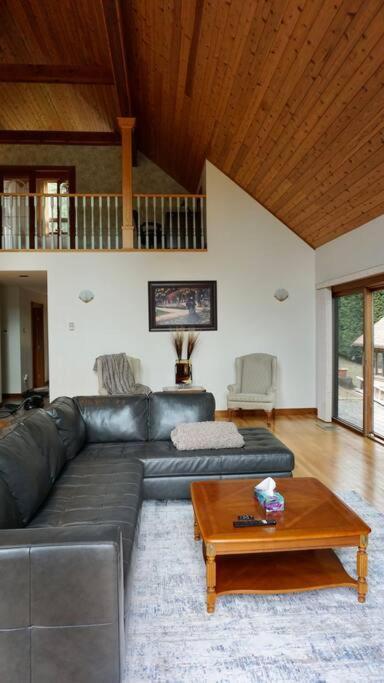Chalet Style Cottage Near Shawnigan Lake Zewnętrze zdjęcie