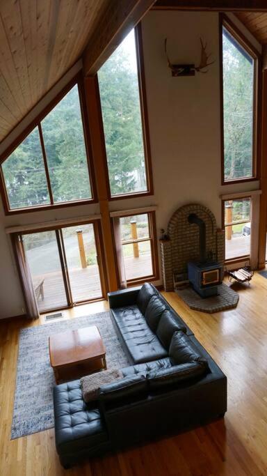 Chalet Style Cottage Near Shawnigan Lake Zewnętrze zdjęcie